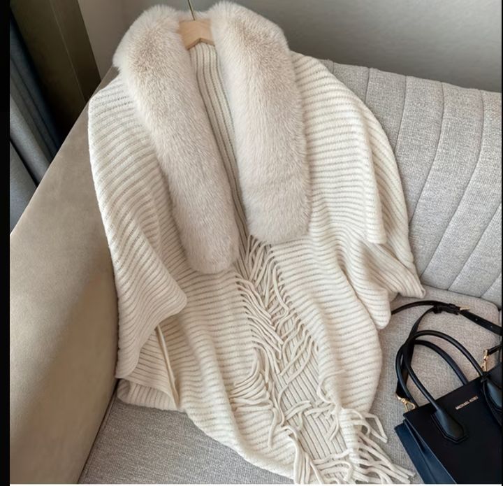 Loose-fit Batwing Poncho.